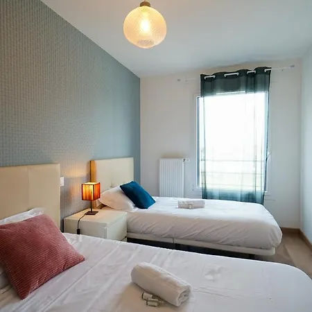 Le Saint-jore - 2 Bedroom Balcony & Parking Apartment
